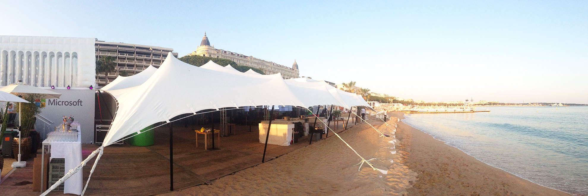 White strertch tent Microsoft beach